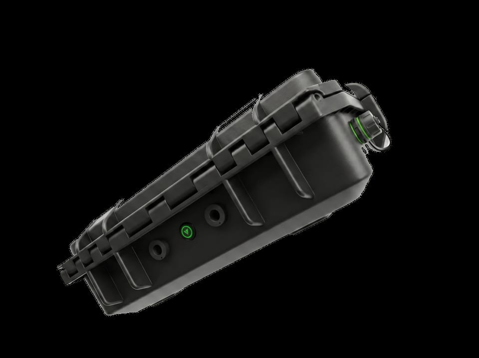 Power ports and controls on the Veritas 45-Hour Battery